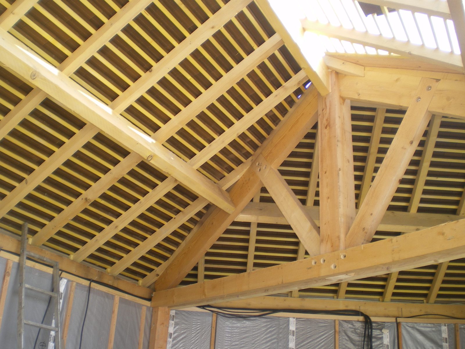 Charpente traditionnelle en cours de montage — photo 3